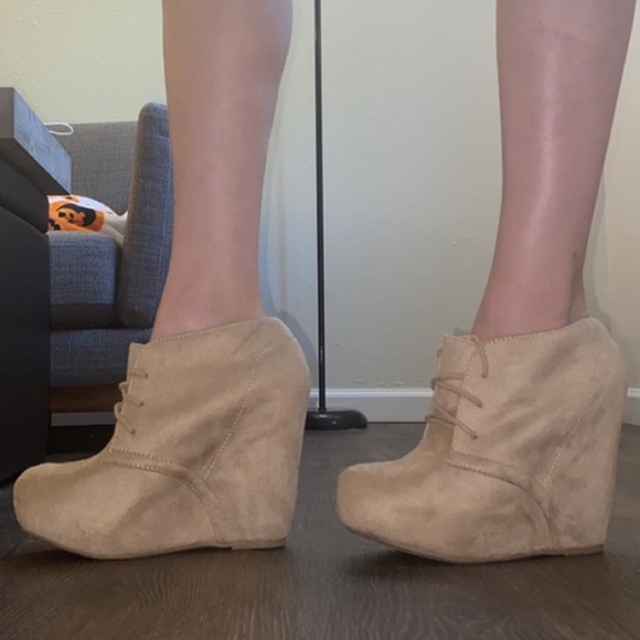 𝐓𝐀𝐍 𝐀𝐍𝐊𝐋𝐄 𝐁𝐎𝐎𝐓 𝐖𝐄𝐃𝐆𝐄𝐒 - Picture 4 of 9